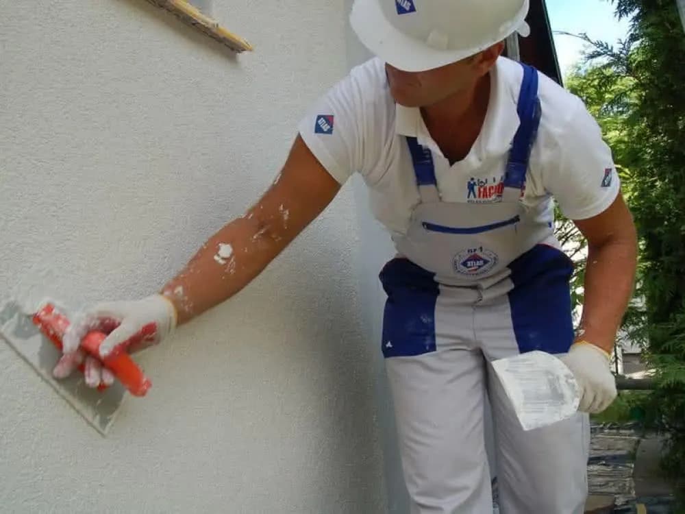 Jak zrobić zaprawę tynkarską Atlas - proste kroki i najczęstsze błędy