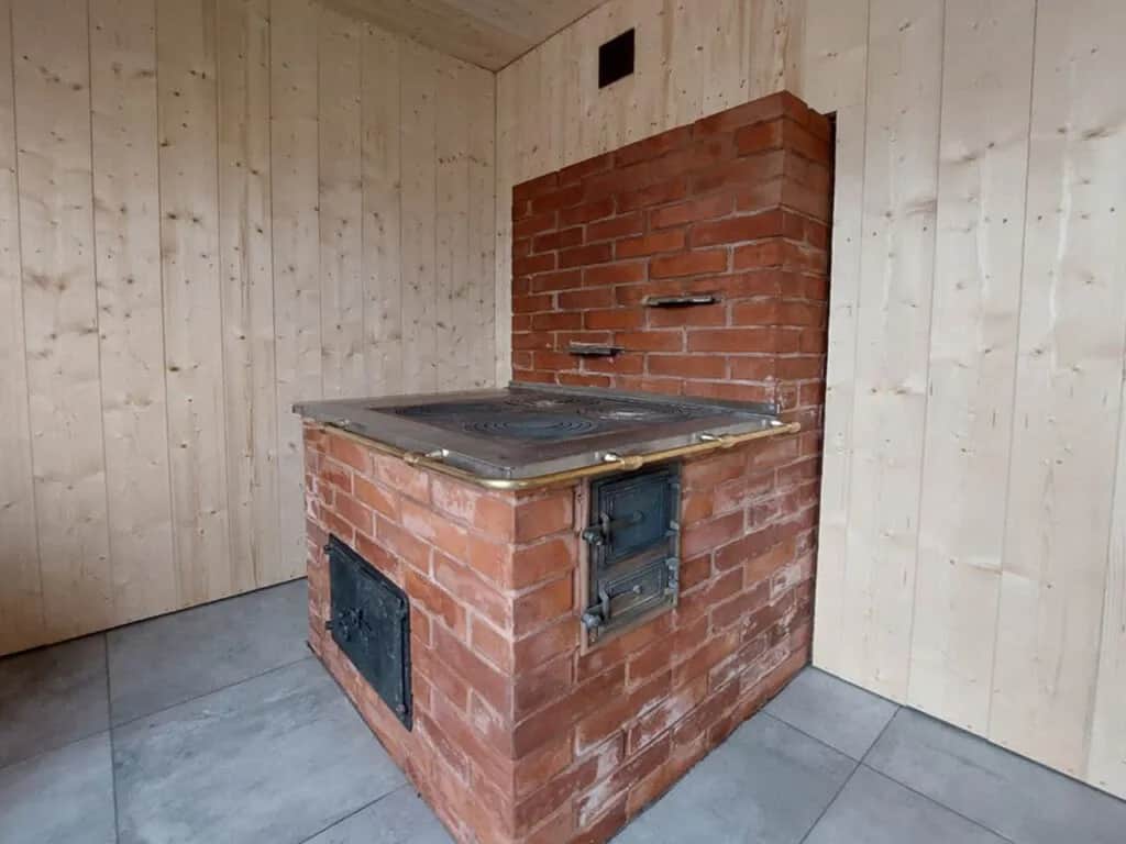 Jak zbudować piec z cegły szamotowej bez błędów i kosztów?