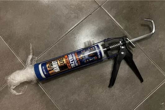 Jak długo schnie zaprawa klejowa? Czas schnięcia, który musisz znać