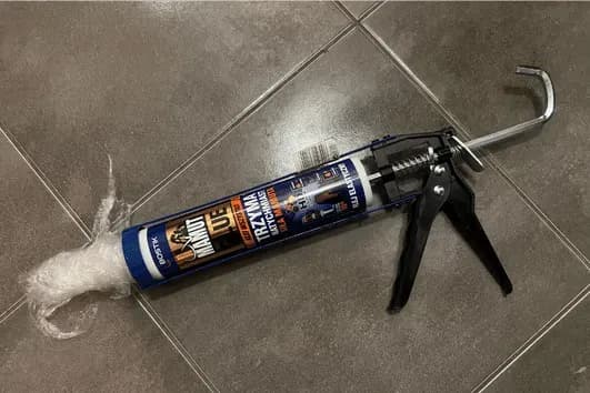 Jak długo schnie zaprawa klejowa? Czas schnięcia, który musisz znać