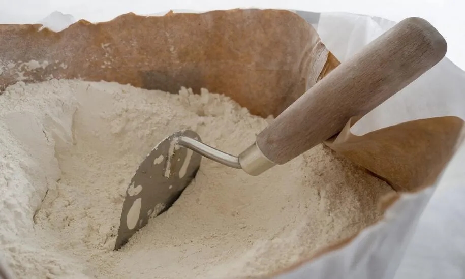 Co to jest zaprawa gipsowa i jak ją skutecznie wykorzystać?