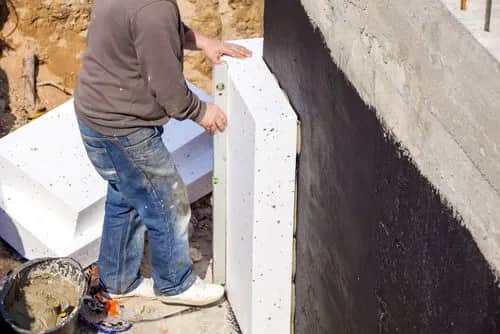 Jak ocieplić fundament, aby uniknąć strat ciepła i kosztów naprawy