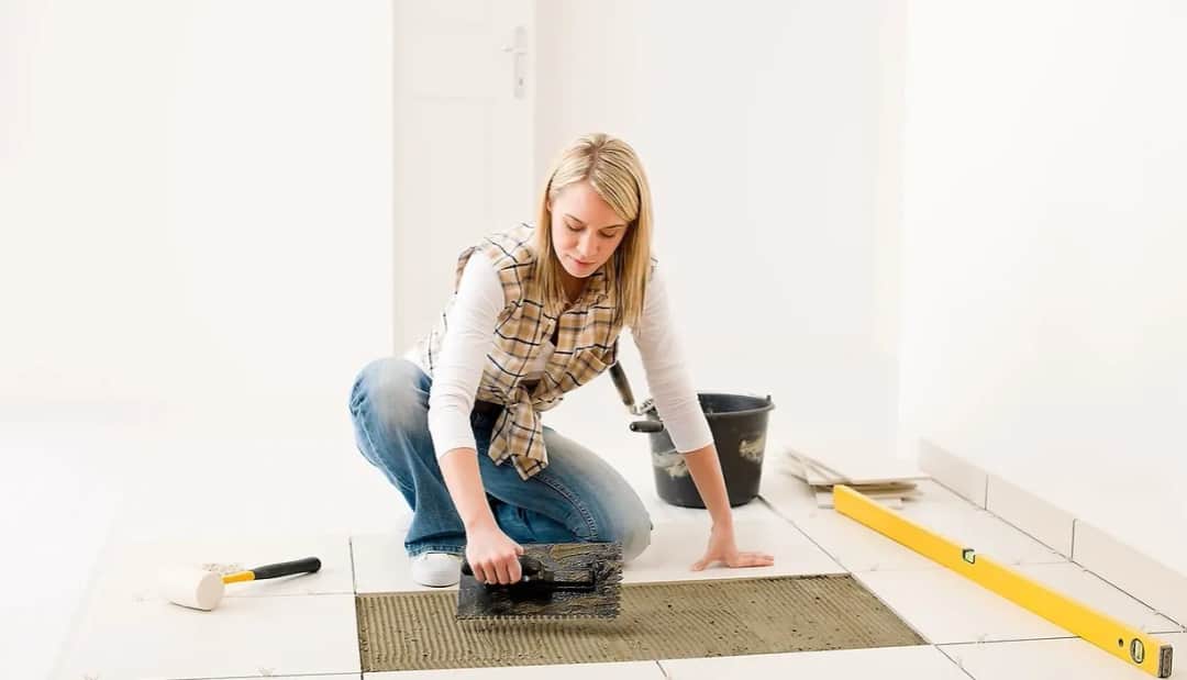 Ile potrzeba zaprawy klejowej na m2? Sprawdź, aby uniknąć strat