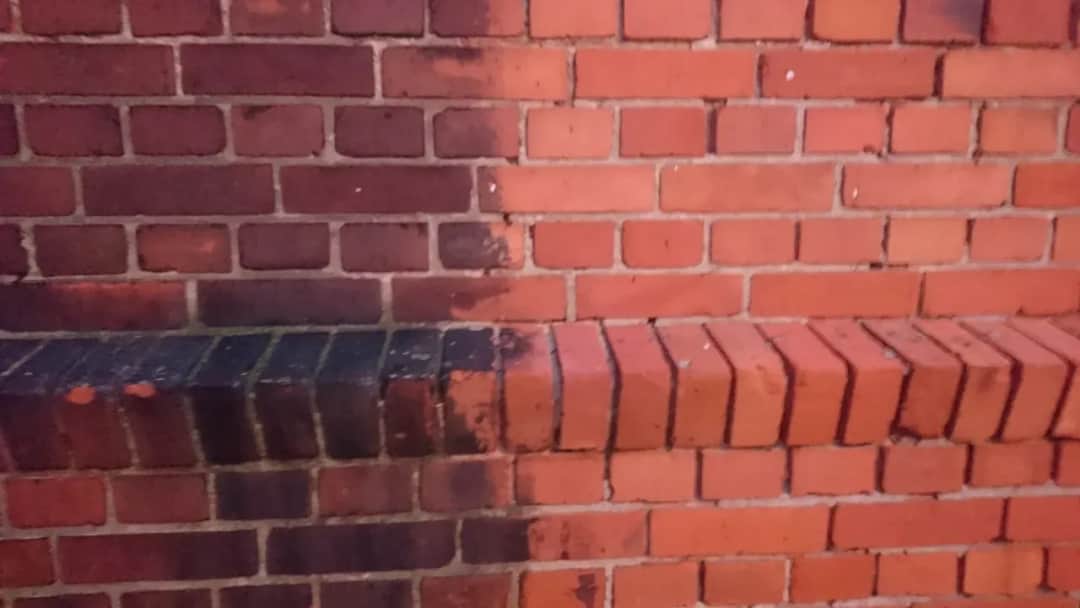 Jak wyczyścić cegły z zaprawy bez ryzyka ich uszkodzenia