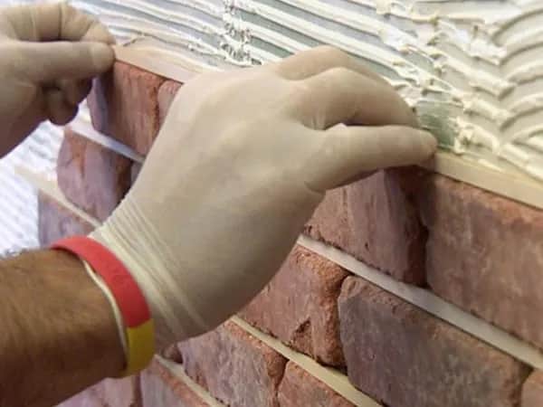 Jak układać cegłę dekoracyjną z fugą, aby uniknąć najczęstszych błędów Jak układać cegłę dekoracyjną z fugą, aby uniknąć najczęstszych błędów