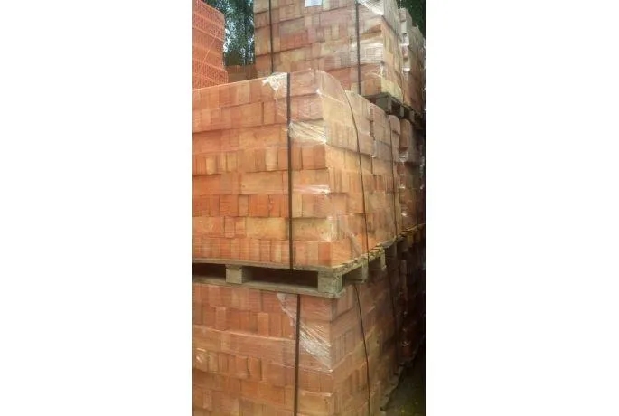 Ile cegieł na palecie? Odkryj, co wpływa na ich liczbę